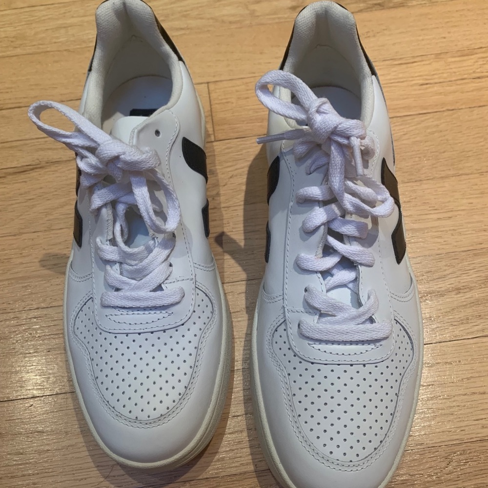 Veja V-10 Laceup Sneakers